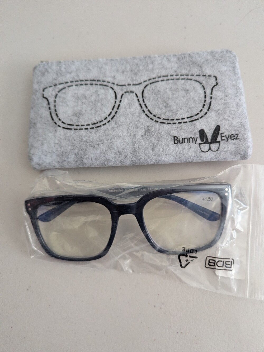 Bunny Eyez Reading Glasses +1.50 Black Flip Temple Readers NEW w/ Case